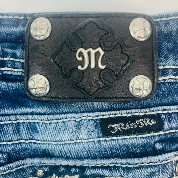 NWOT Miss Me Embellished Floral Wings Distressed Stretch Med Wash Faded Jeans - Picture 5 of 9